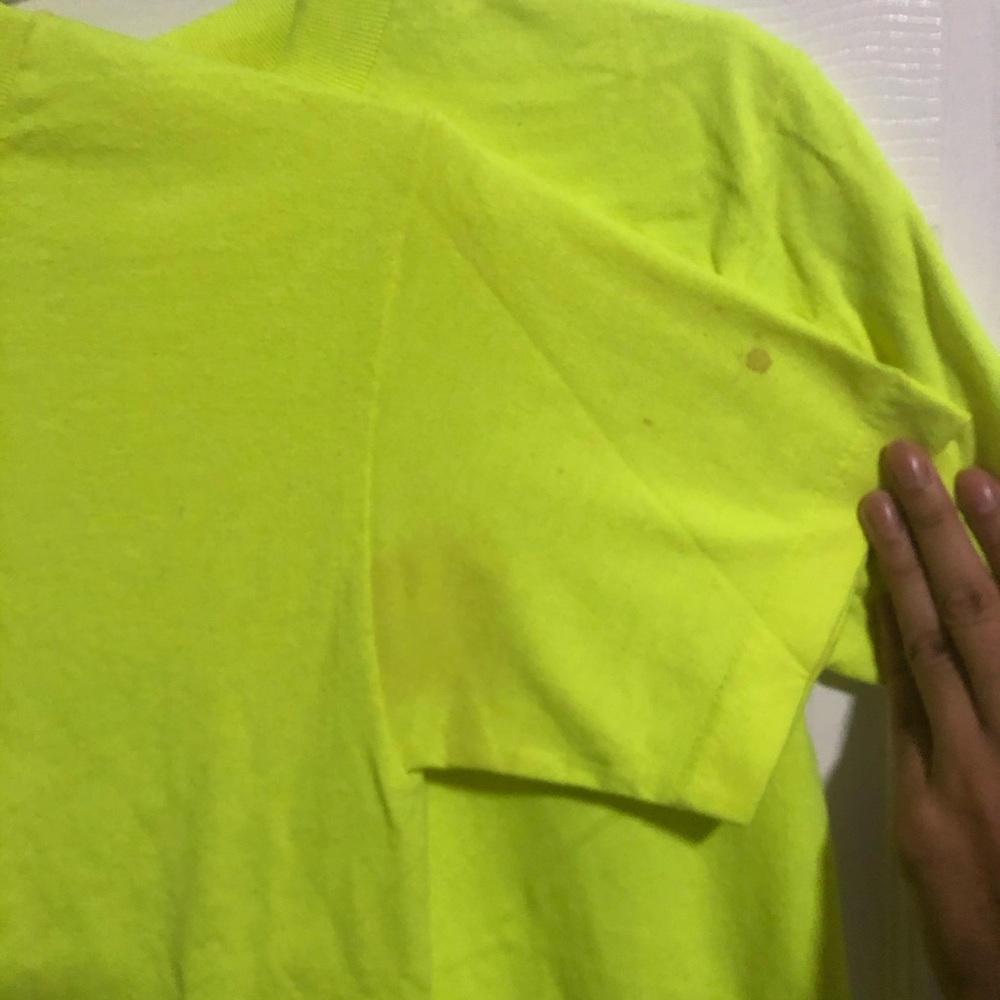 Two basic neon green shirts - Picture 5 of 5